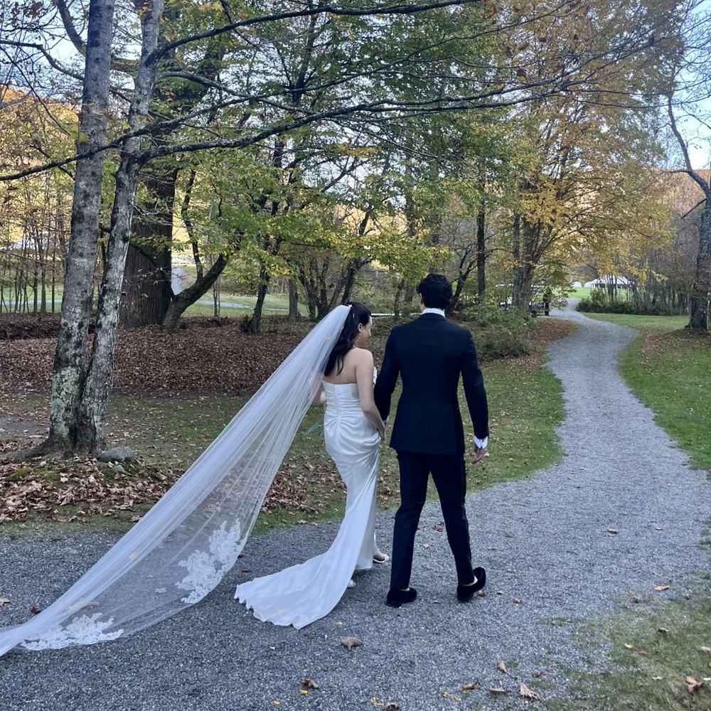 TONI FEDERICI White Lace Bridal Veil - Picture 8 of 11